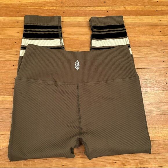 Free People Movement Finish Line Olive Green ribbed crop leggings - Picture 3 of 6
